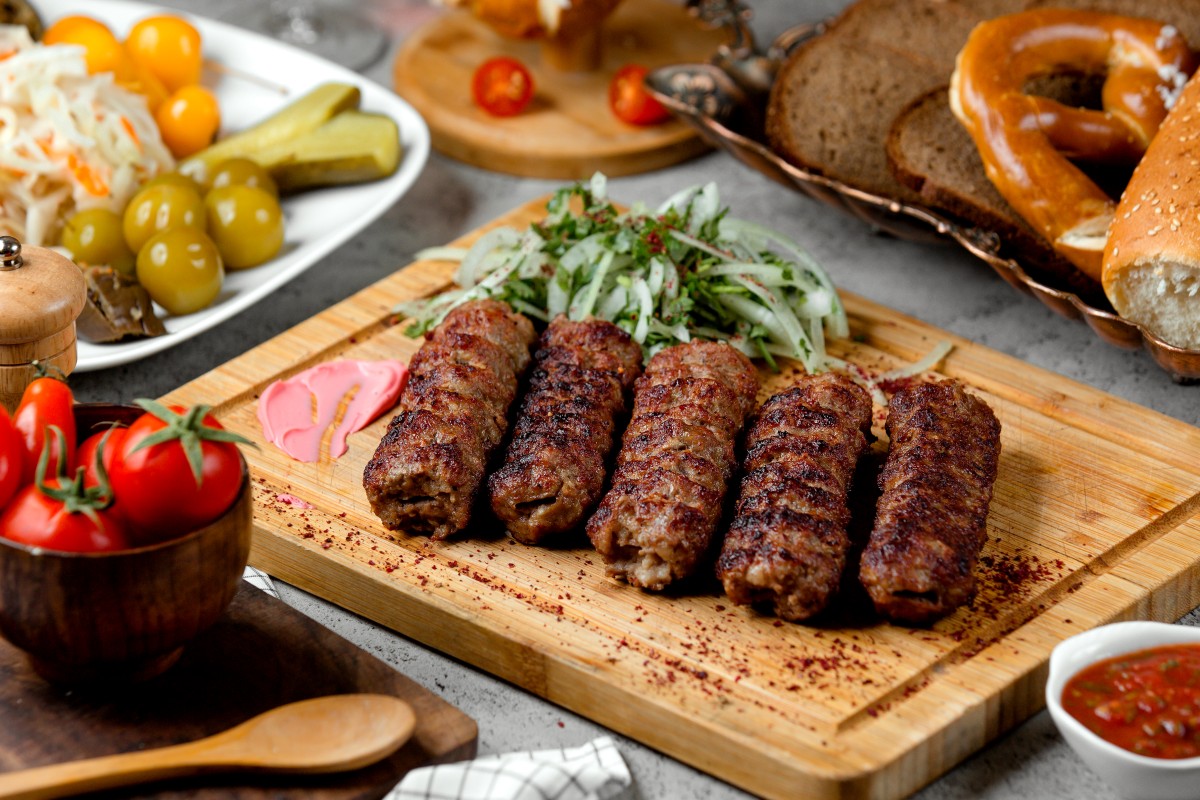 Lire la suite à propos de l’article Cevapi – Just One Kebab Piece of the Puzzle